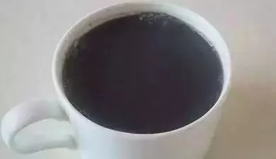 濕氣太重怎麼辦?黑豆加一物煮水喝,每天一小碗,軟化血管,大肚子也慢慢平了