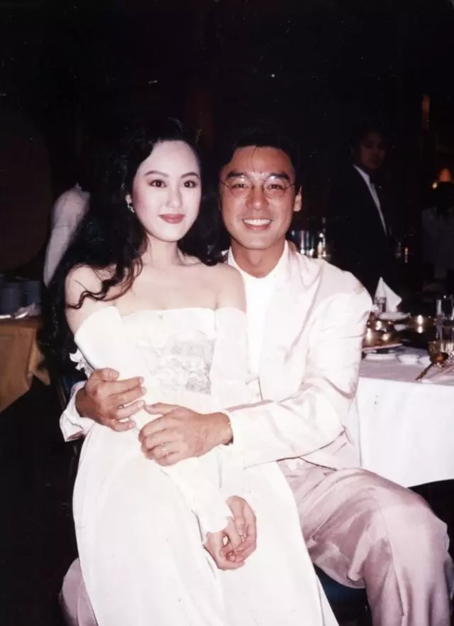 56歲章小蕙重出江湖風采不減當年坦言仍愛購物,鍾鎮濤曾因她破產