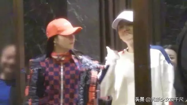 鹿晗生日當晚攜女友關曉彤返千萬豪宅,二人感情穩定疑似同居!