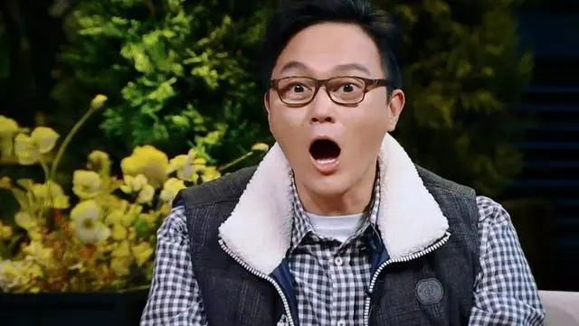 《妻子2》汪峰摘眼鏡面貌大曝光,網友:沒想到是這個樣子!張智霖戴上後,瞬間讓人笑翻~