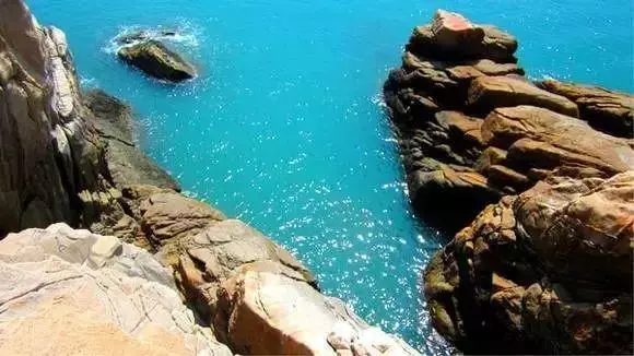 比鼓浪嶼更小眾浪漫,最適合情侶去的3座「藍眼淚」夢幻海島