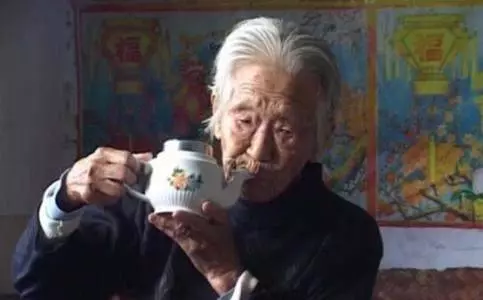 40歲後有「這些特徵」,註定長壽!看看有幾條是您自己或者親人符合的?