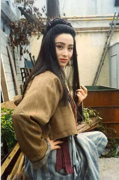 50歲張敏與56歲張耀揚同框,張敏依舊保持青春,烏鴉哥卻變成這樣了,網友:保養真的很重要
