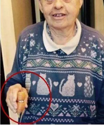 老人丟失戒指13年,再次見到曾經的戒指,結局讓人懷疑人生!