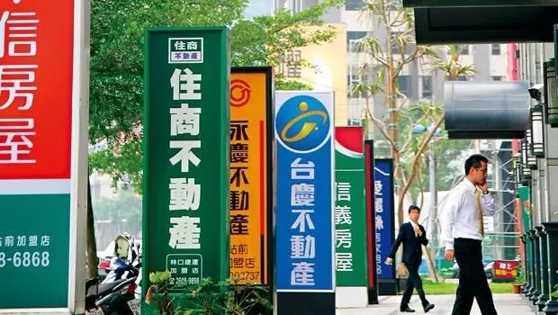 為了獨佔空地!房仲帶客人看凶宅「鄰居狂搗亂」:這間很兇 下一秒抬頭「祂在陽台往下瞪」