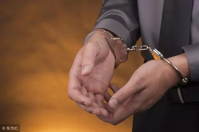 四歲女兒被陌生人抱走,母親追到火車站大喊五字,女兒失而復得