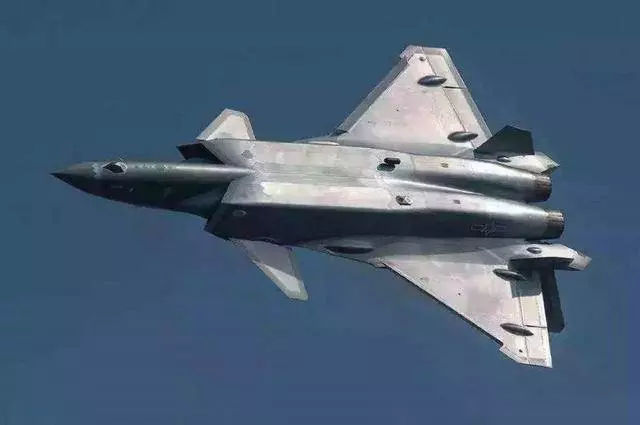 這次不是殲20:又一款隱身戰機被成飛研發出來 未來空戰將大變樣