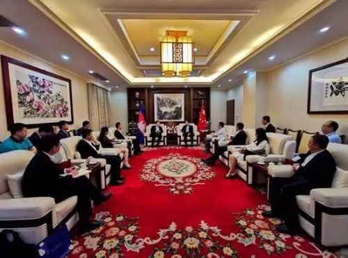 這個小國發展速度竟然超過中國,中國巨頭為什麼都看好它?