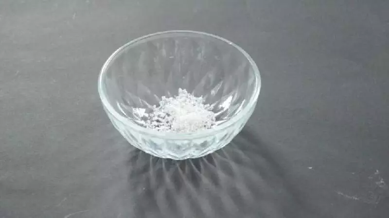 晚上不用點蚊香了,床邊放一個易拉罐,一整晚都不會有蚊子來咬你