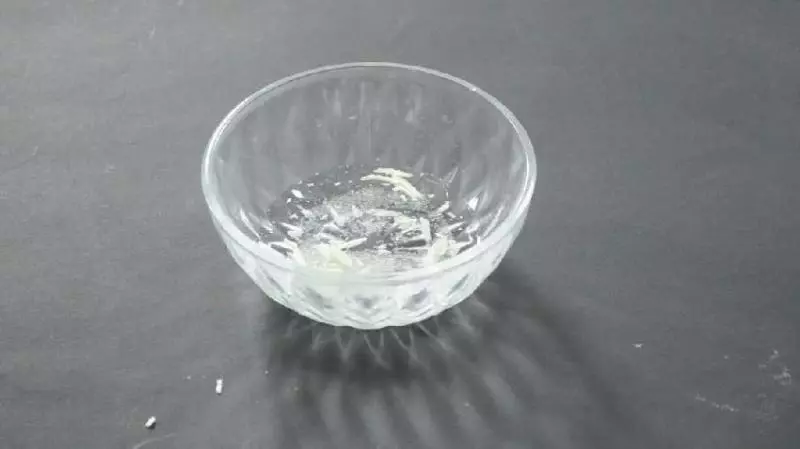 晚上不用點蚊香了,床邊放一個易拉罐,一整晚都不會有蚊子來咬你
