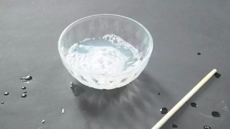 晚上不用點蚊香了,床邊放一個易拉罐,一整晚都不會有蚊子來咬你