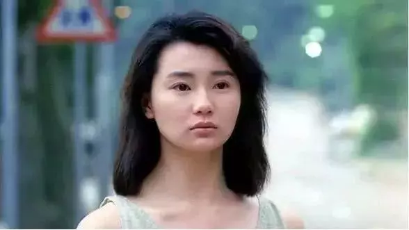 54歲的張曼玉被曝搬往平民區,一耳竟有八個耳洞,欺騙了娛樂圈18年終於坦白了終生不嫁的理由:真愛一個人要默默祝他幸福
