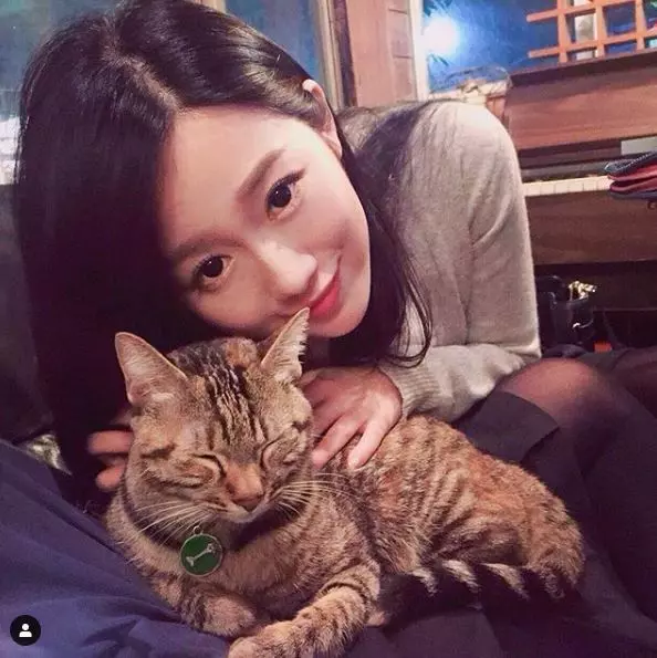 黑男最美配對!「台大法律」正妹不止正,笑容和身材也一絕。