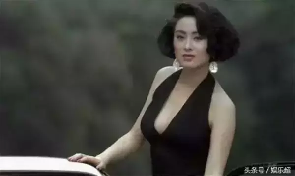 50歲張敏全家照曝光!老公竟是冷峻帥哥!三字點評周星馳太準確!