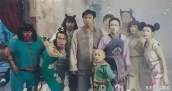 50歲張敏全家照曝光!老公竟是冷峻帥哥!三字點評周星馳太準確!
