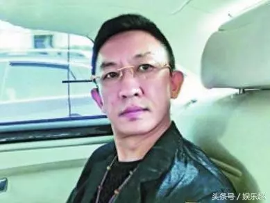 50歲張敏全家照曝光!老公竟是冷峻帥哥!三字點評周星馳太準確!