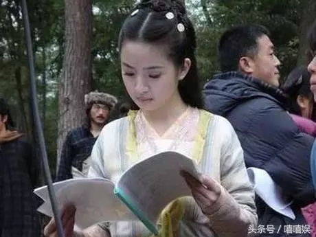 超敬業明星!鼻子打斷掰回來接著拍,被蛇咬堅持上台毒發身亡!!
