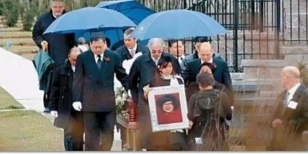 禿頭38年,為趙雅芝拋妻女,前妻含恨而終,女兒慘靠104元生活!