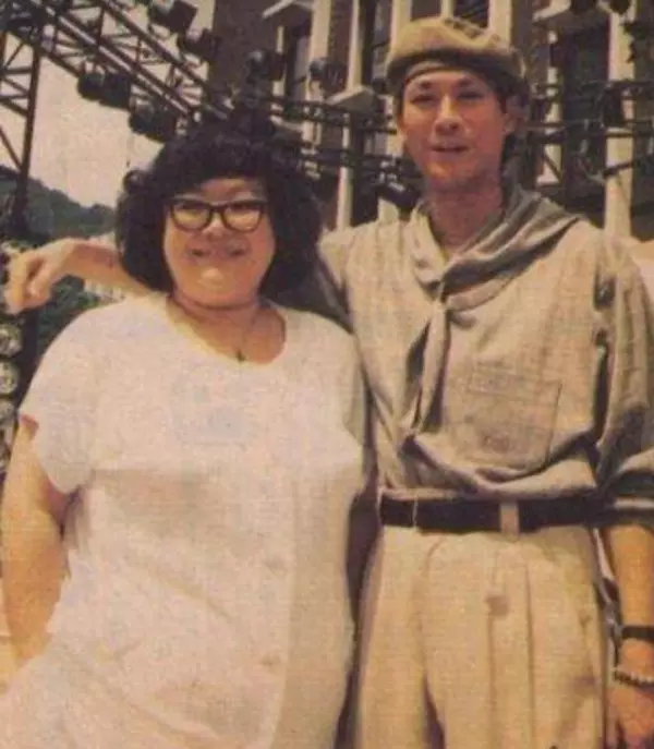 禿頭38年,為趙雅芝拋妻女,前妻含恨而終,女兒慘靠104元生活!