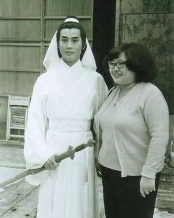 禿頭38年,為趙雅芝拋妻女,前妻含恨而終,女兒慘靠104元生活!
