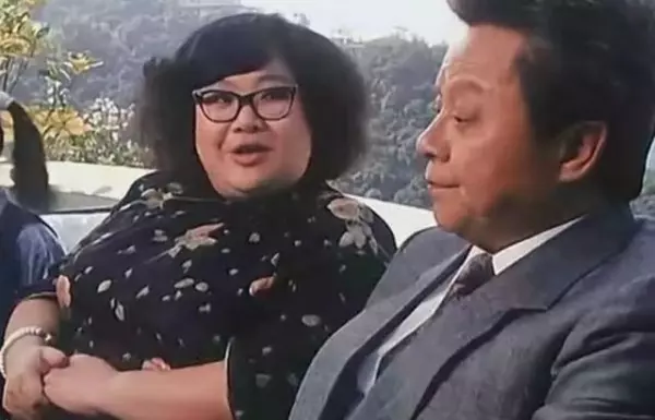 禿頭38年,為趙雅芝拋妻女,前妻含恨而終,女兒慘靠104元生活!