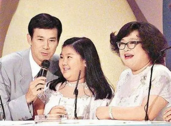 禿頭38年,為趙雅芝拋妻女,前妻含恨而終,女兒慘靠104元生活!