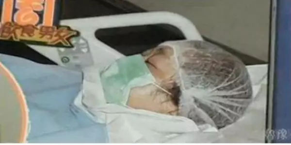 禿頭38年,為趙雅芝拋妻女,前妻含恨而終,女兒慘靠104元生活!