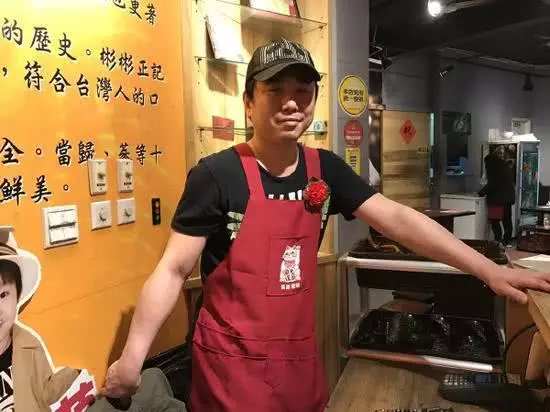 小彬彬落魄到街頭賣小吃3月暴瘦42斤 曾拿兒子賺的錢養女人