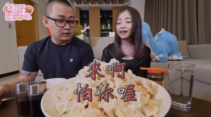 155公分卻能吃下4公斤丼飯的「超反差萌大胃王」!與壯漢挑戰150顆媽祖加持水餃,過程超逗趣!