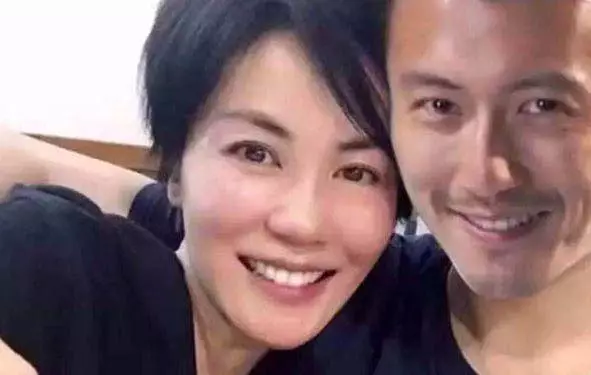 王菲做了什麼被網友罵「活該、作妖」,惹得謝賢對她放狠話撕破臉