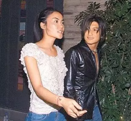 王菲做了什麼被網友罵「活該、作妖」,惹得謝賢對她放狠話撕破臉