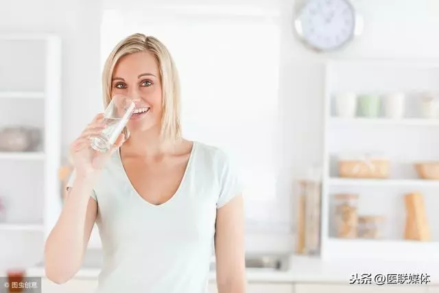 女人40歲後,晨起養成這3個好習慣,或能「青春永駐」