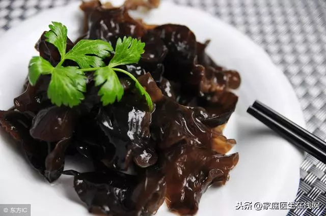 黑木耳的營養價值高,教你4種搭配方法,養生很有效