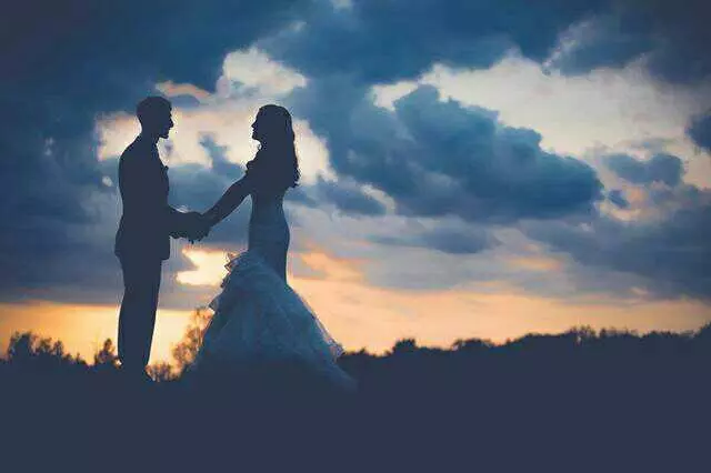 當初把我趕出家門的婆婆來我公司應聘清潔工,我該可憐她嗎?