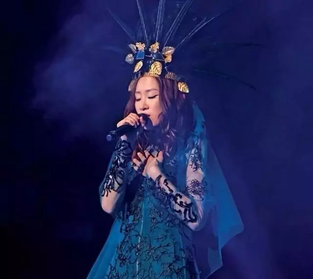 她是林夕最想拯救的歌手,張學友也偏愛於她,可惜卻一直不紅~