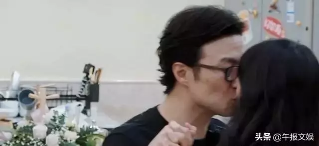 《妻旅》中汪峰突吻章子怡,張嘉倪表情驚恐,章子怡一臉的拒絕!