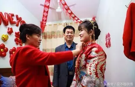 小姑子住院,我送去五千,返回拿手機時,聽到對話,我如墜冰窖