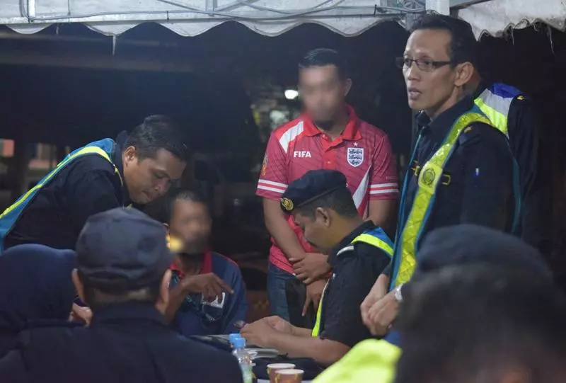 甲JPJ局長雨夜出馬執法 孟加拉男無照駕駛被逮