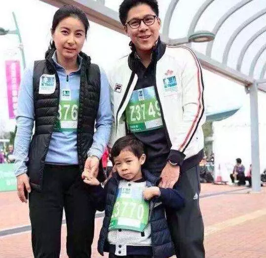郭晶晶為霍啟剛再添女兒,公公鬆口承認喜訊,表示:已經一歲了!
