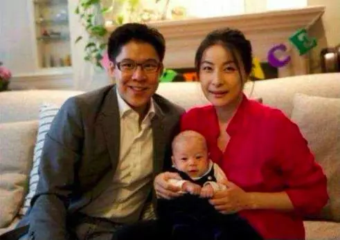 郭晶晶為霍啟剛再添女兒,公公鬆口承認喜訊,表示:已經一歲了!