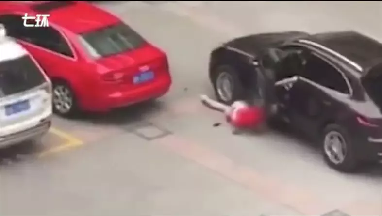 《恐怖》情侶校園吵架!男開跑車輾女大生