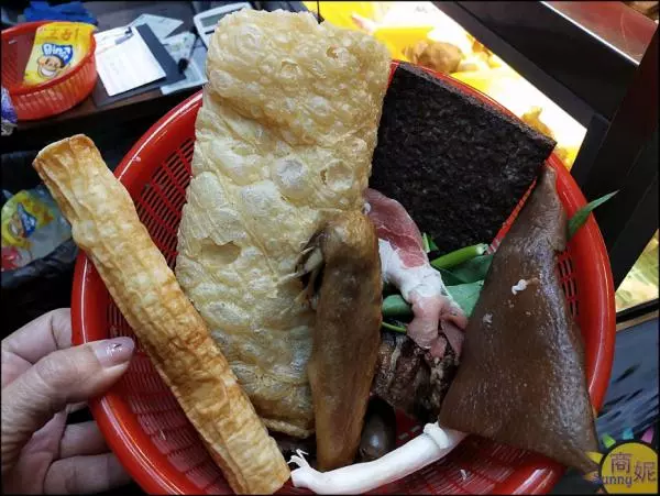 台中南屯文青風小吃~饗念滷味,老滷汁滷製傳統古早味只要5元起!