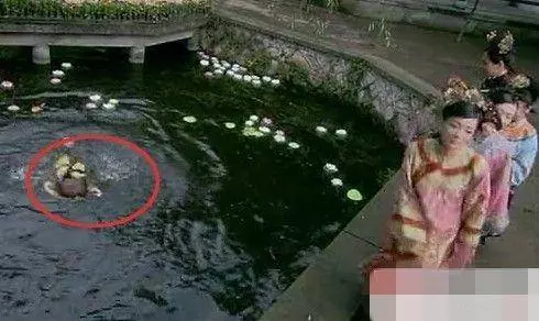 盤點15個搞笑穿幫鏡頭!這些鏡頭穿幫得太容易被發現了吧
