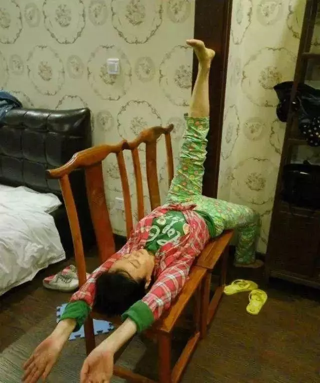 筋長1寸,長壽十年,每天拉筋5分鐘,全身經絡全疏通,排肝膽毒,增強腎功能,身體越來越健康