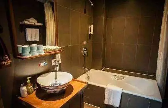 為什麼住酒店時廁所燈要開一晚?多數人不在意,聰明人就知道
