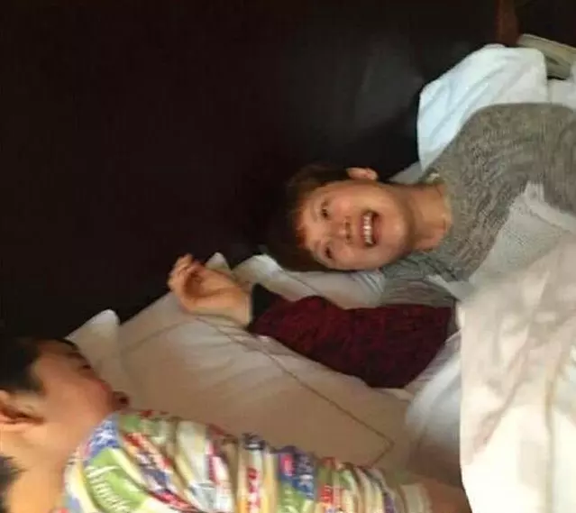 16歲兒子粘著媽媽一起睡,醫生檢查不出原因,最後母親吐出實情