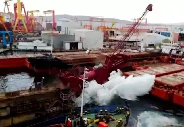 場面慘烈,土耳其浮動船塢斷裂沉沒,航母夢破碎,或從中國購買