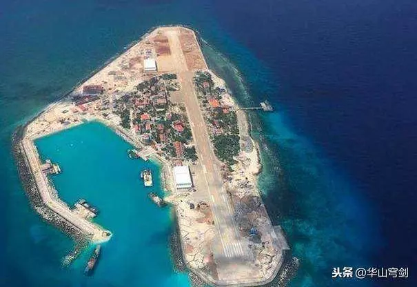 美智庫發布一份衛星圖,一國正積極擴建南沙島礁,已可起降運輸機
