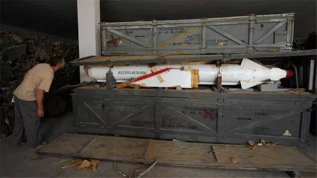 不明戰機空襲利比亞,哈夫塔爾下令開火,發射導彈連續擊落兩架
