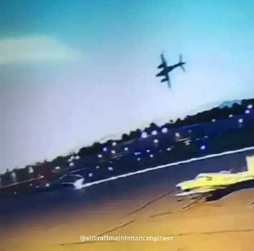 飛機剛起飛就失控 直墜跑道爆炸